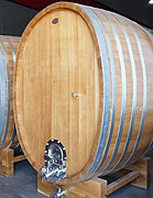 Viña de Martino, fudres de 5.000 litros